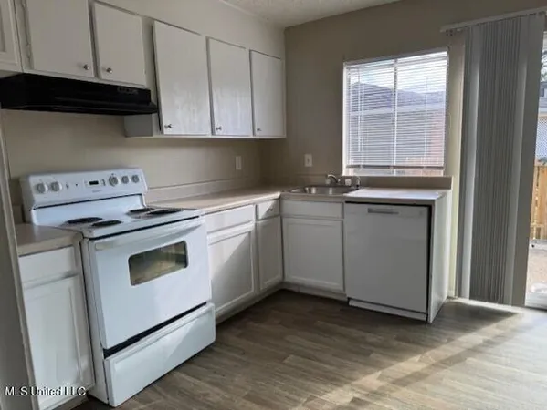 $1,065 | 2823 Bienville Boulevard, Ocean Springs, MS 39564