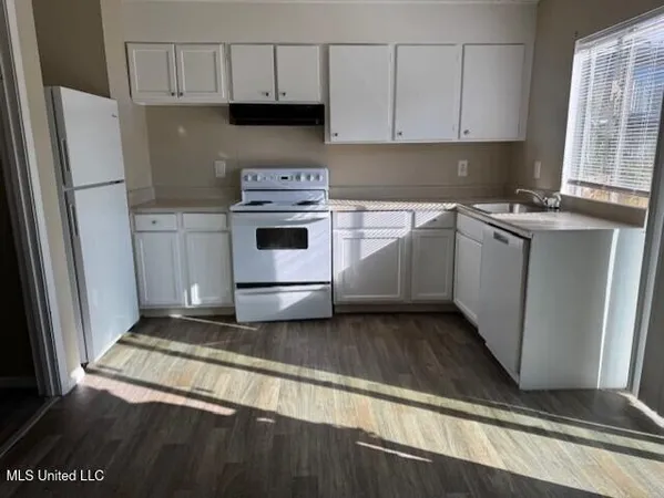 $1,065 | 2823 Bienville Boulevard, Ocean Springs, MS 39564