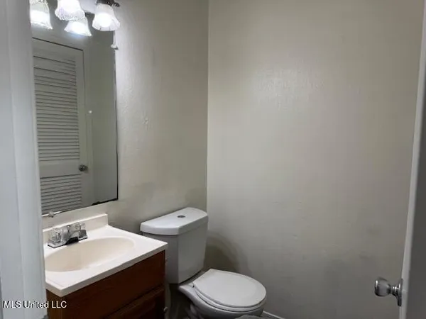 $1,065 | 2823 Bienville Boulevard, Ocean Springs, MS 39564