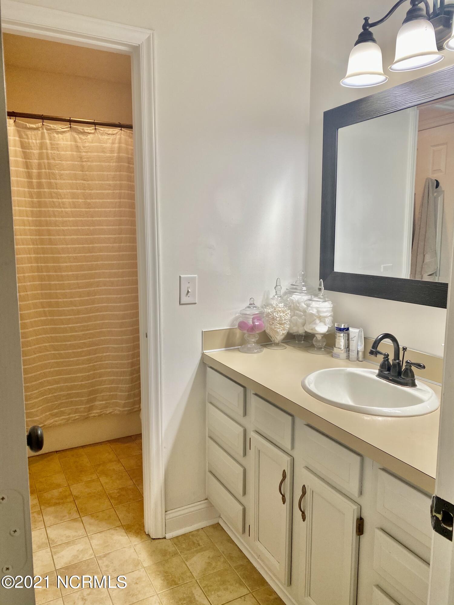 1983 Quail Ridge Road, Unit E Greenville, NC 27858 - Photo 13 of 15 IMG_2154