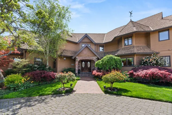 $1,550,000 | 808 Pompadour Drive, Ashland, OR 97520