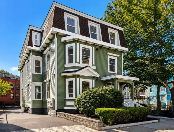 $4,200 | 348 Centre Street, Unit 2, Boston, MA 02130