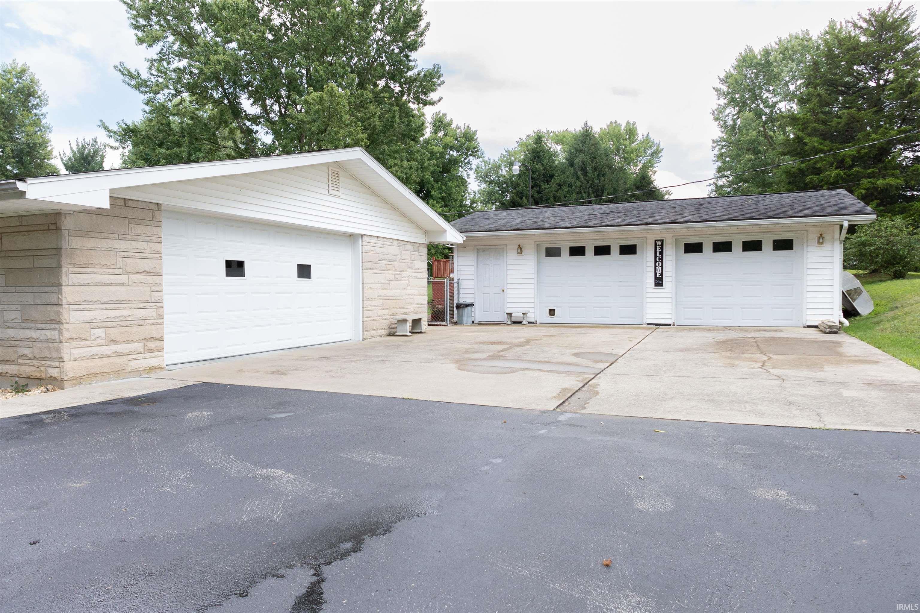 1554 East Oolitic Road Bedford, IN 47421 - Photo 2 of 33 Gallery Image 2