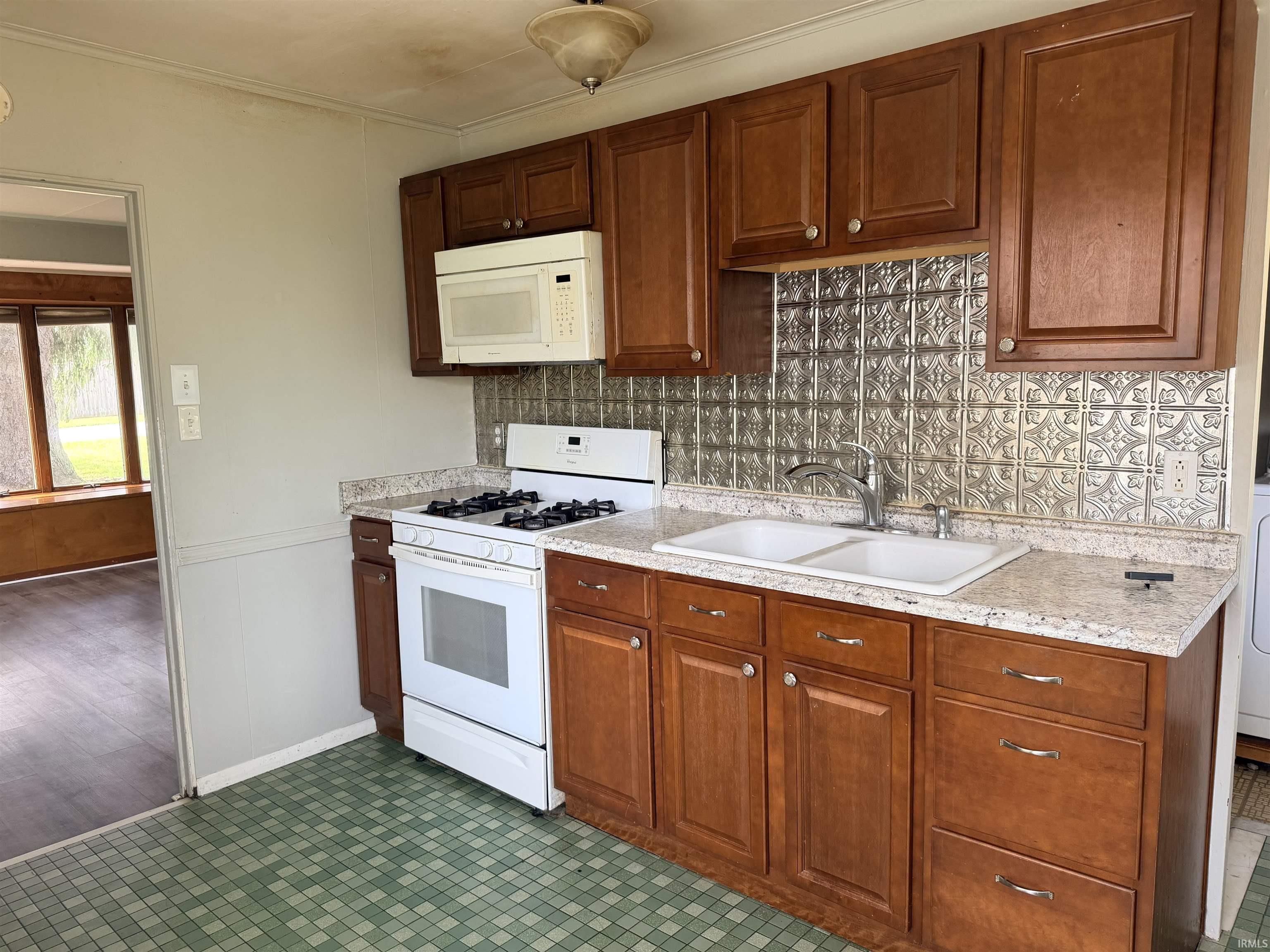 420 South Keesling Road Muncie, IN 47304 - Photo 7 of 20