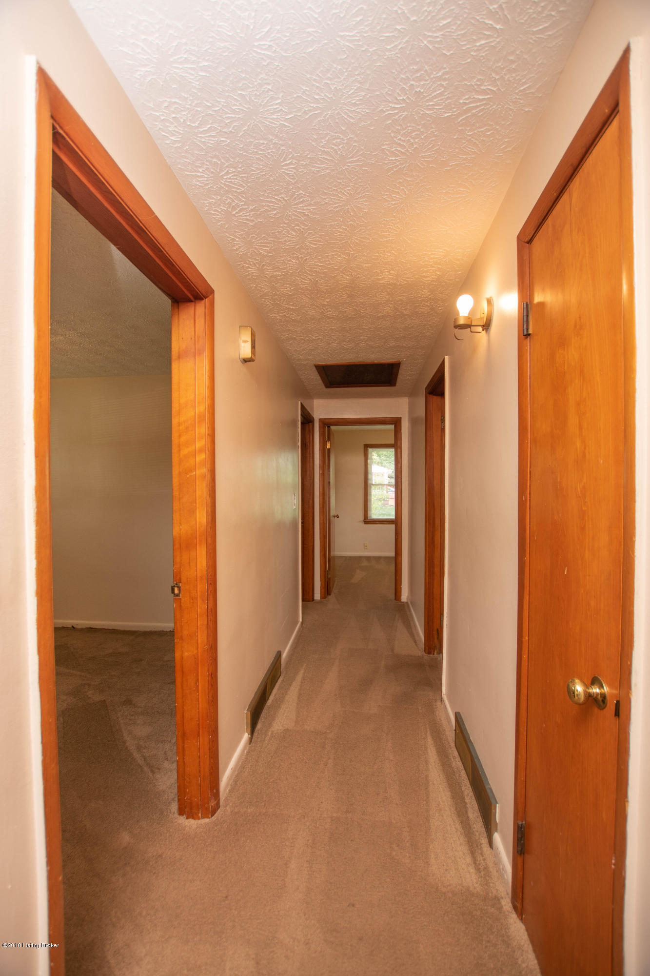 5102 Cooper Chapel Road Louisville, KY 40229 - Photo 10 of 37 5102 Cooper Chapel Road (16 of 37)