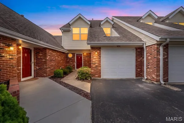 $189,900 | 352 Windsor Place, Unit B, St. Peters, MO 63376