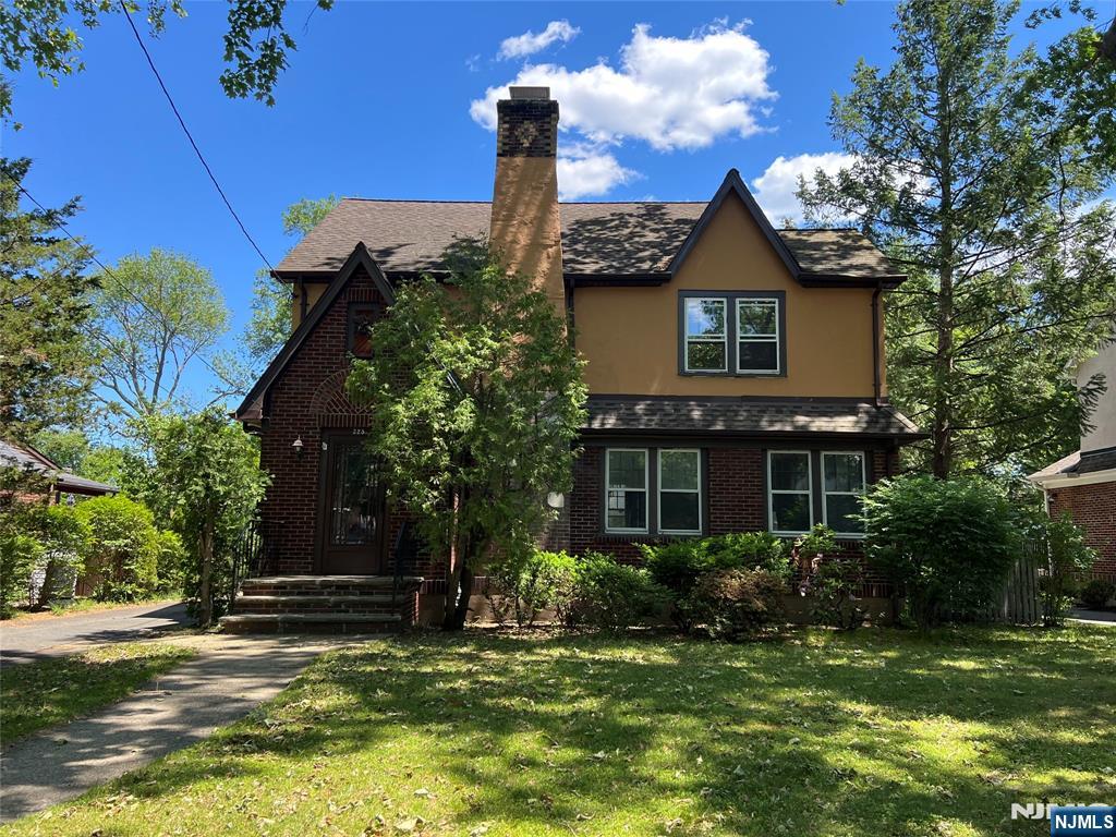 325 Bogert Avenue Ridgewood, NJ 07450 - Photo 2 of 25