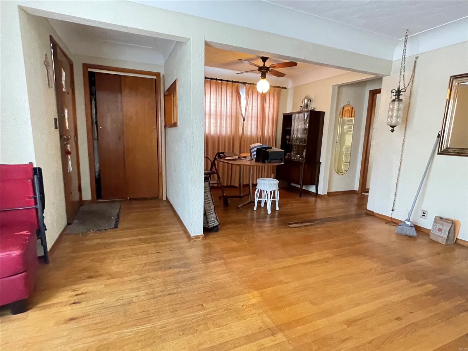 1063 Tonsor Road Alton, IL 62002 - Photo 3 of 6 Gallery Image 3