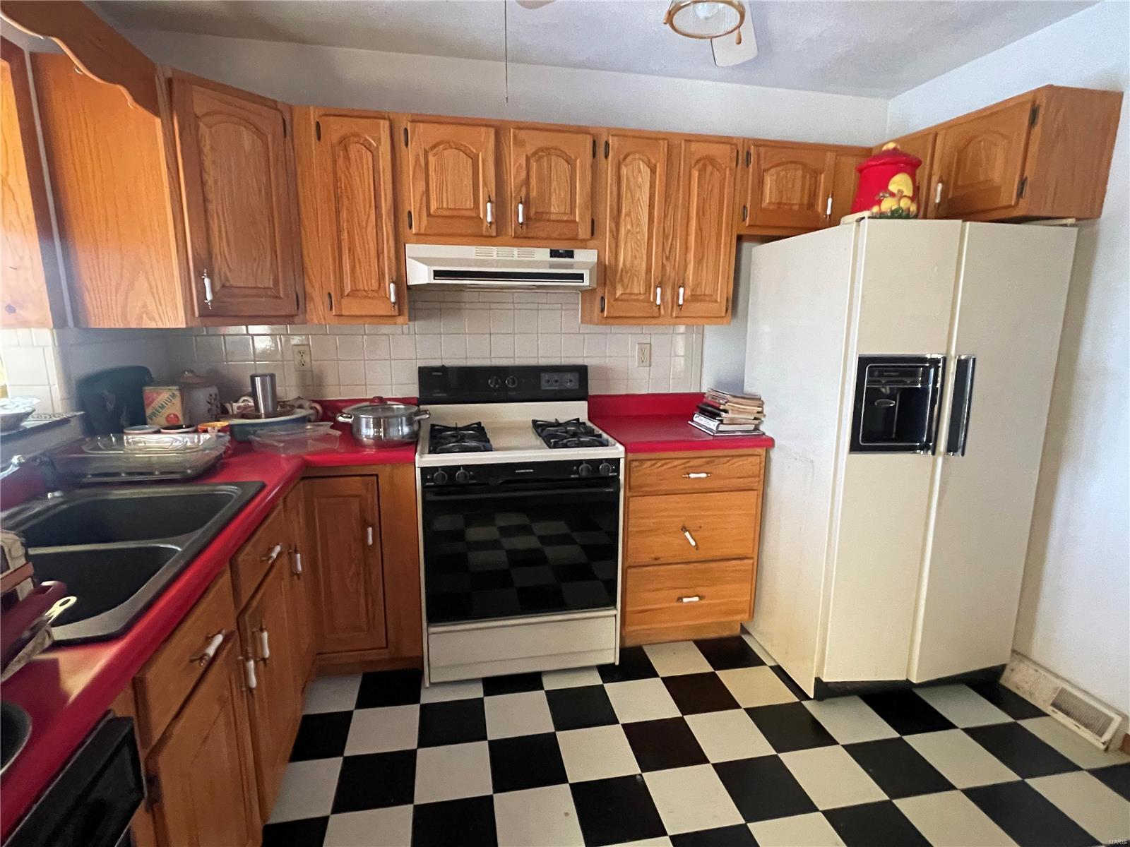 1063 Tonsor Road Alton, IL 62002 - Photo 4 of 6 Gallery Image 4