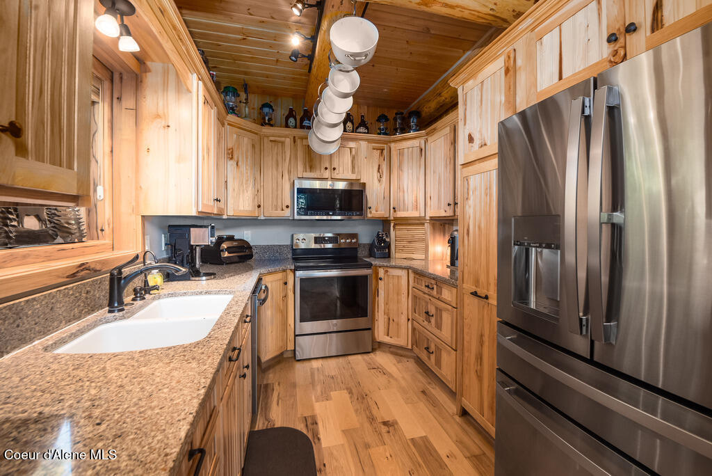 28 Creekside Lane Hope, ID 83836 - Photo 15 of 55 Kitchen