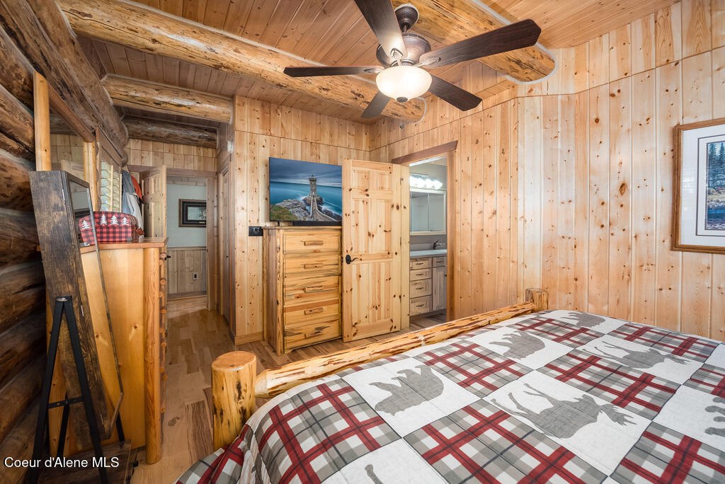 28 Creekside Lane Hope, ID 83836 - Photo 20 of 55 Master Bedroom