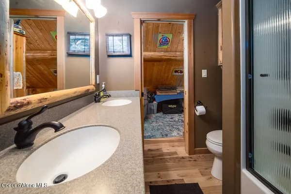 $575,000 | 28 Creekside Lane, Hope, ID 83836