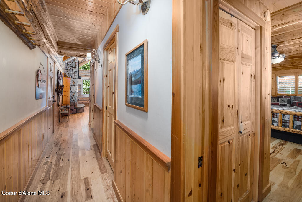 28 Creekside Lane Hope, ID 83836 - Photo 23 of 55 Hallway