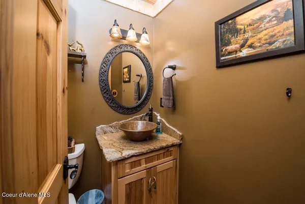 $575,000 | 28 Creekside Lane, Hope, ID 83836