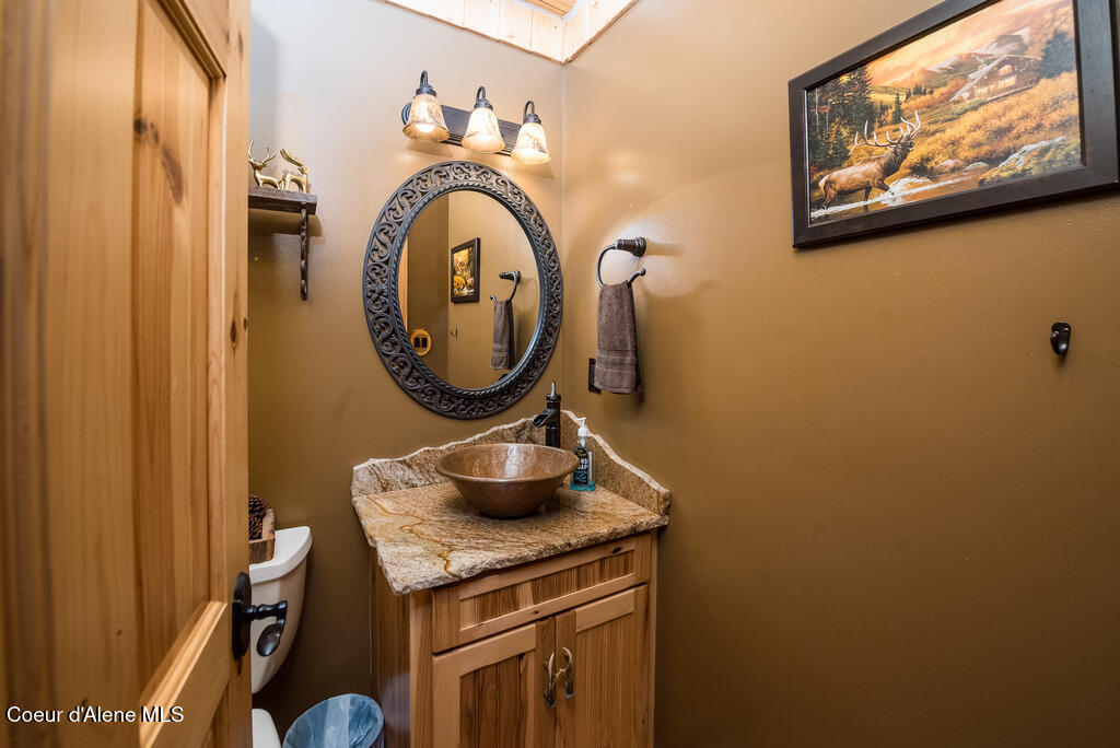28 Creekside Lane Hope, ID 83836 - Photo 24 of 55 Half Bathroom