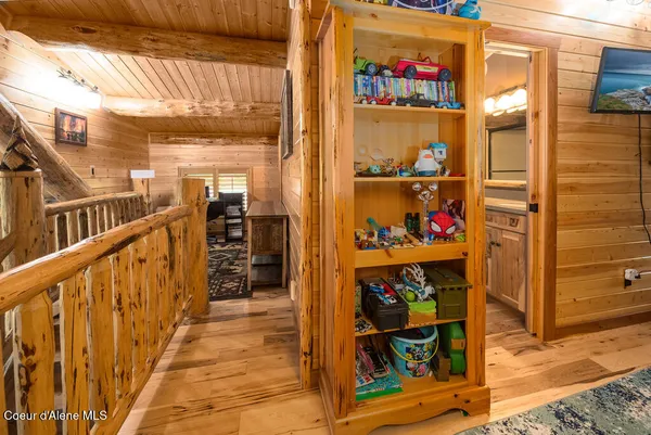$575,000 | 28 Creekside Lane, Hope, ID 83836