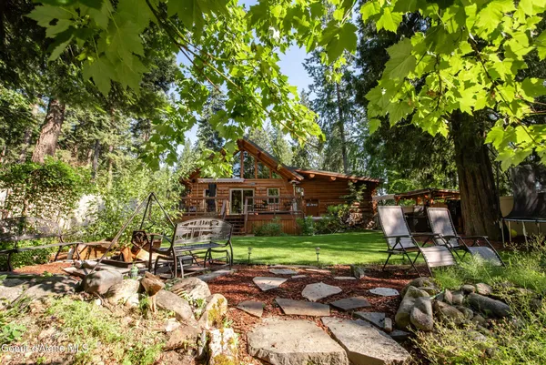 $575,000 | 28 Creekside Lane, Hope, ID 83836