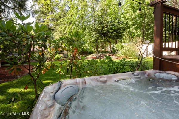 $575,000 | 28 Creekside Lane, Hope, ID 83836