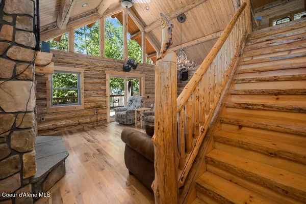 $575,000 | 28 Creekside Lane, Hope, ID 83836