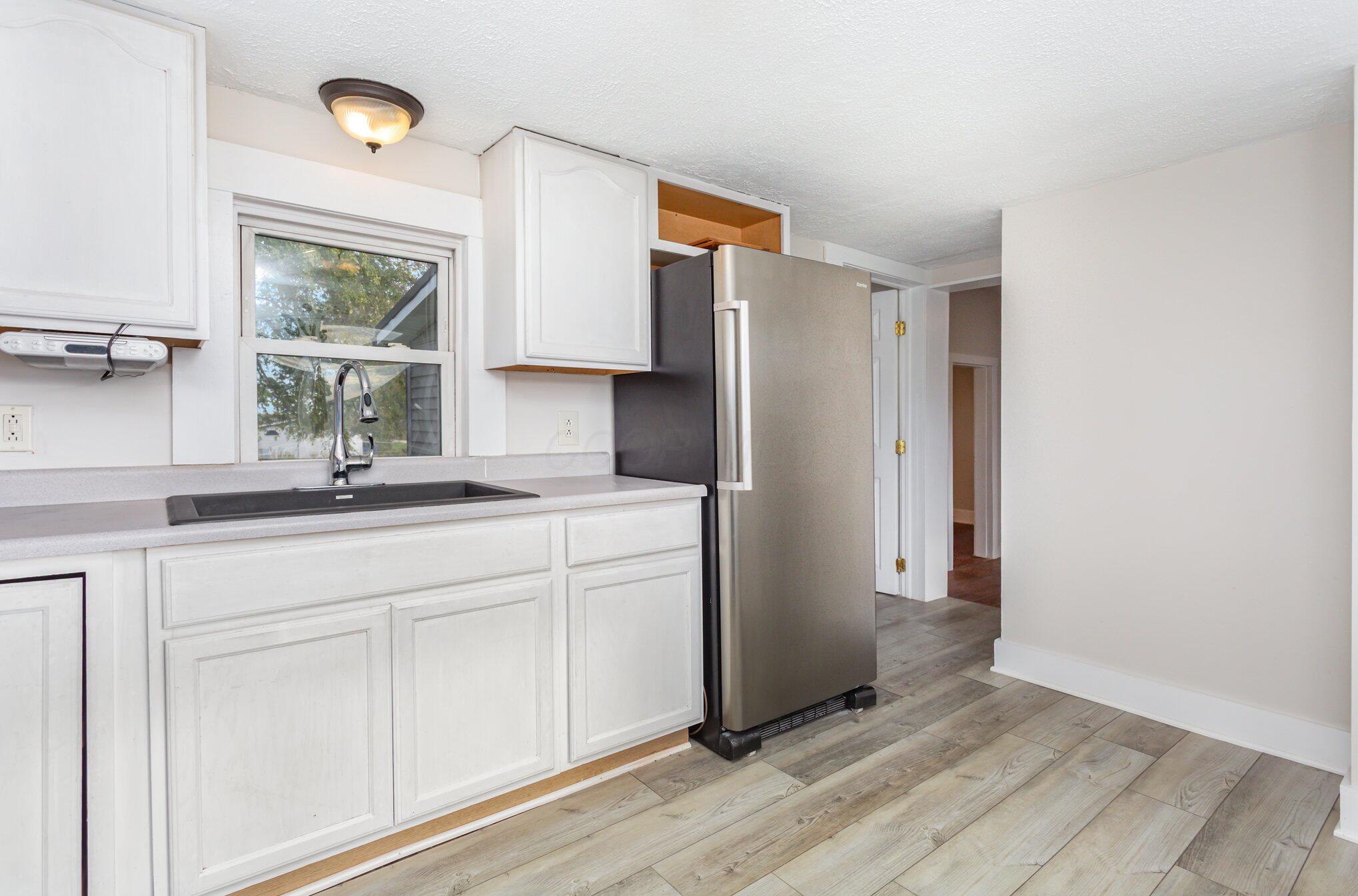 2279 Lamb Road Sabina, OH 45169 - Photo 9 of 29 010_8l9a6435-edit_268