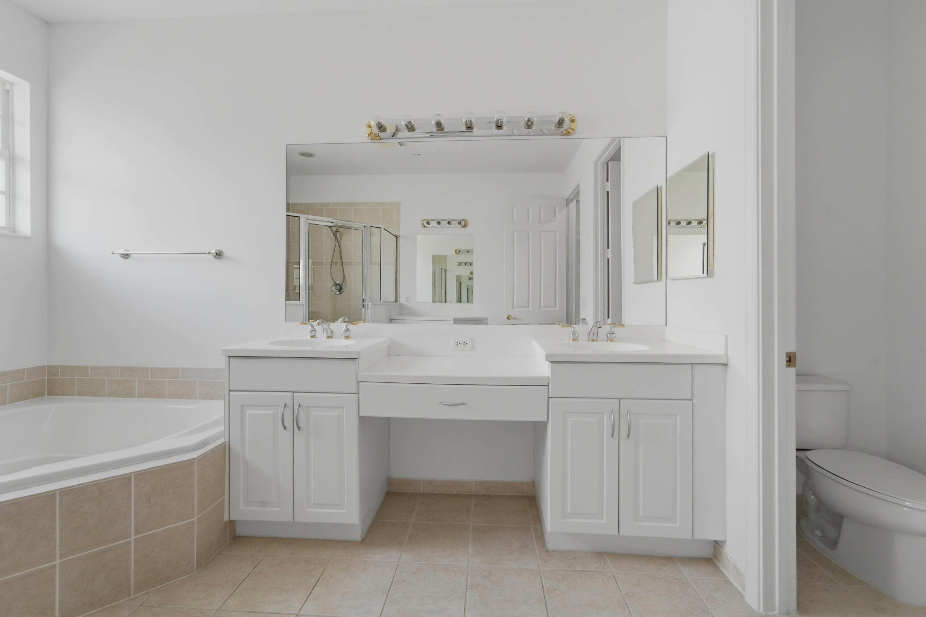 126 Lancaster Road Boynton Beach, FL 33426 - Photo 18 of 43 126_Lancaster_Road_Boynton_Beach_016