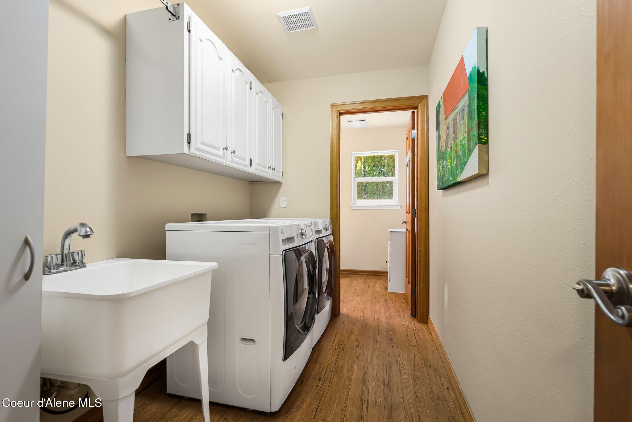 338 Steep Lane Cocolalla, ID 83813 - Photo 24 of 73 Laundry room with sink