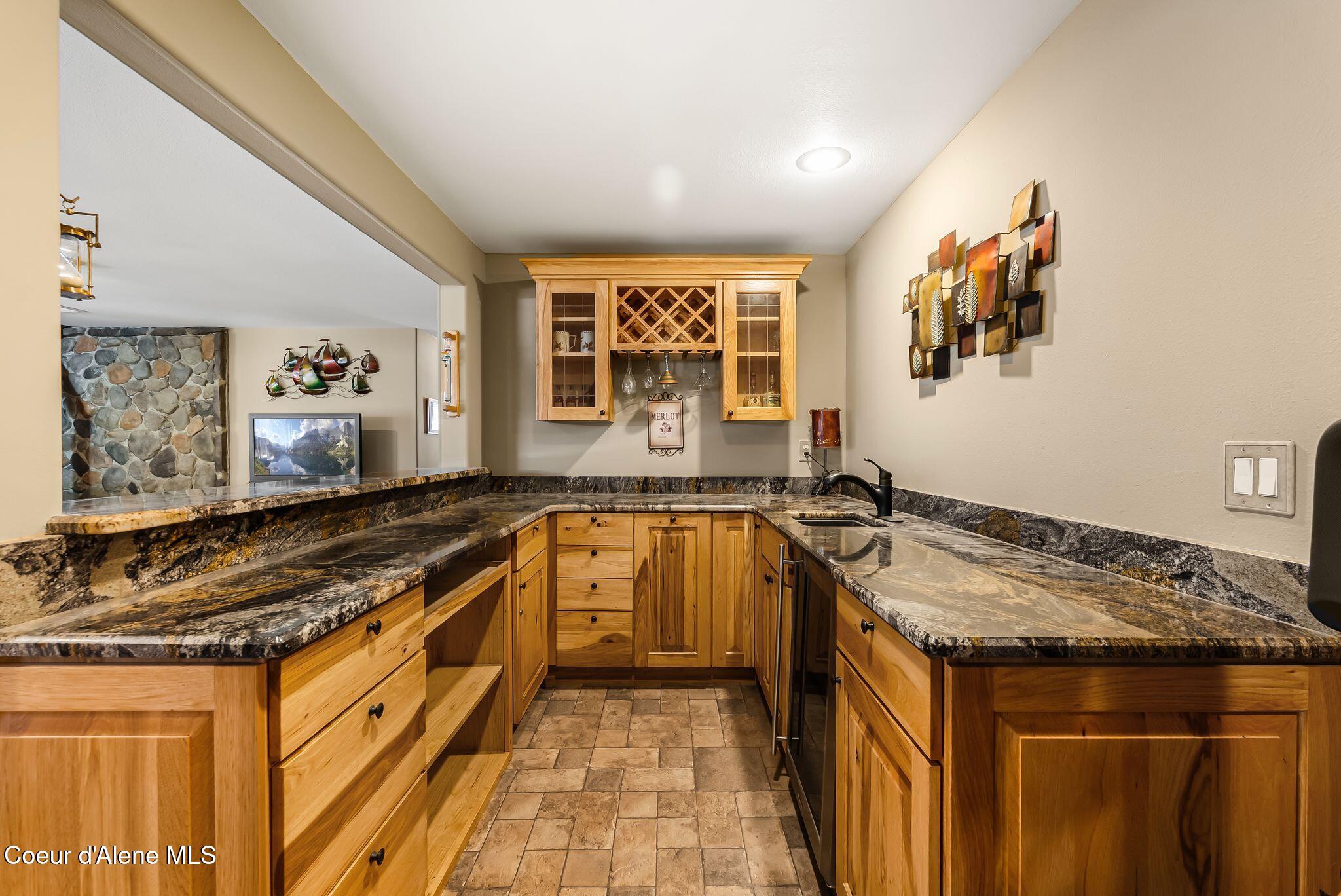 338 Steep Lane Cocolalla, ID 83813 - Photo 33 of 73 Wet bar