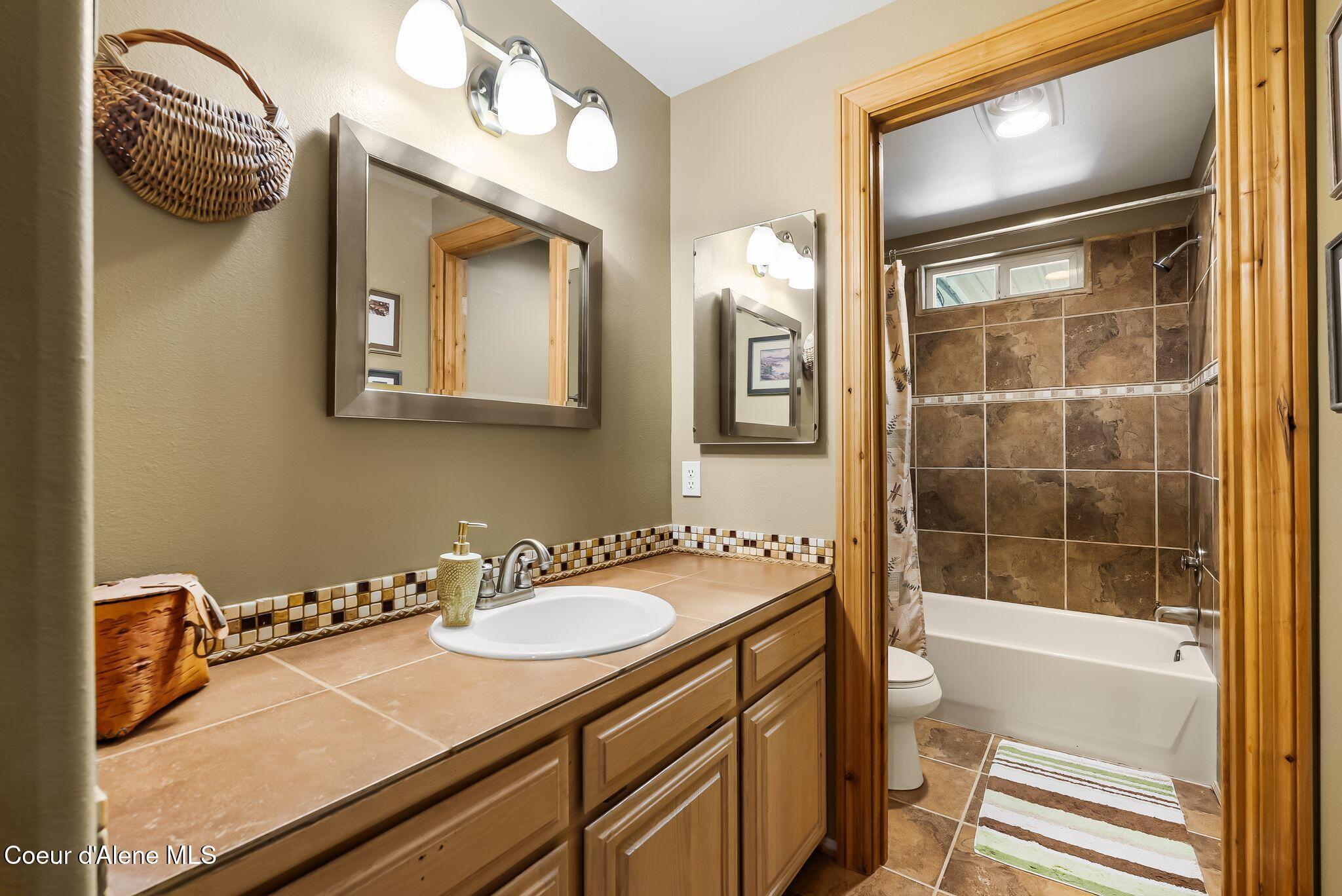 338 Steep Lane Cocolalla, ID 83813 - Photo 43 of 73 Guest bathroom