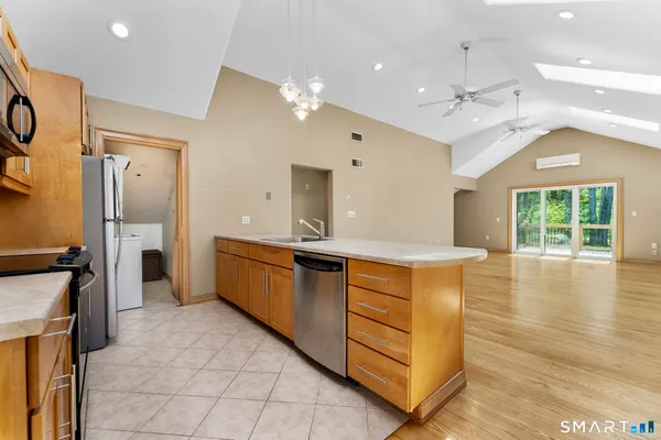 $1,290,000 | 500 Thrall Avenue, Suffield, CT 06078