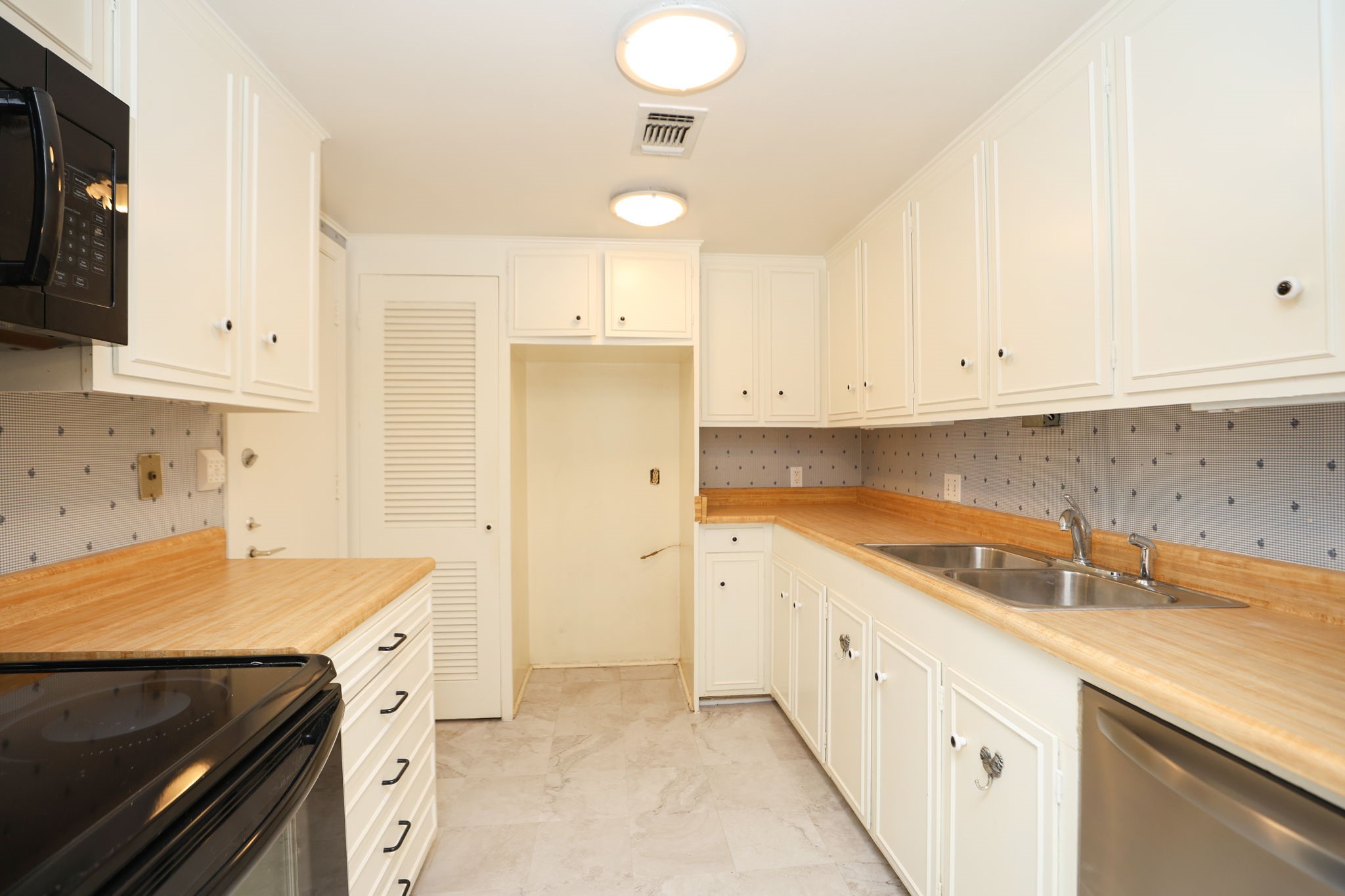 666 South Ripple Creek Drive, Unit 666 Houston, TX 77057 - Photo 12 of 49 a kitchen with a sink stove and cabinets