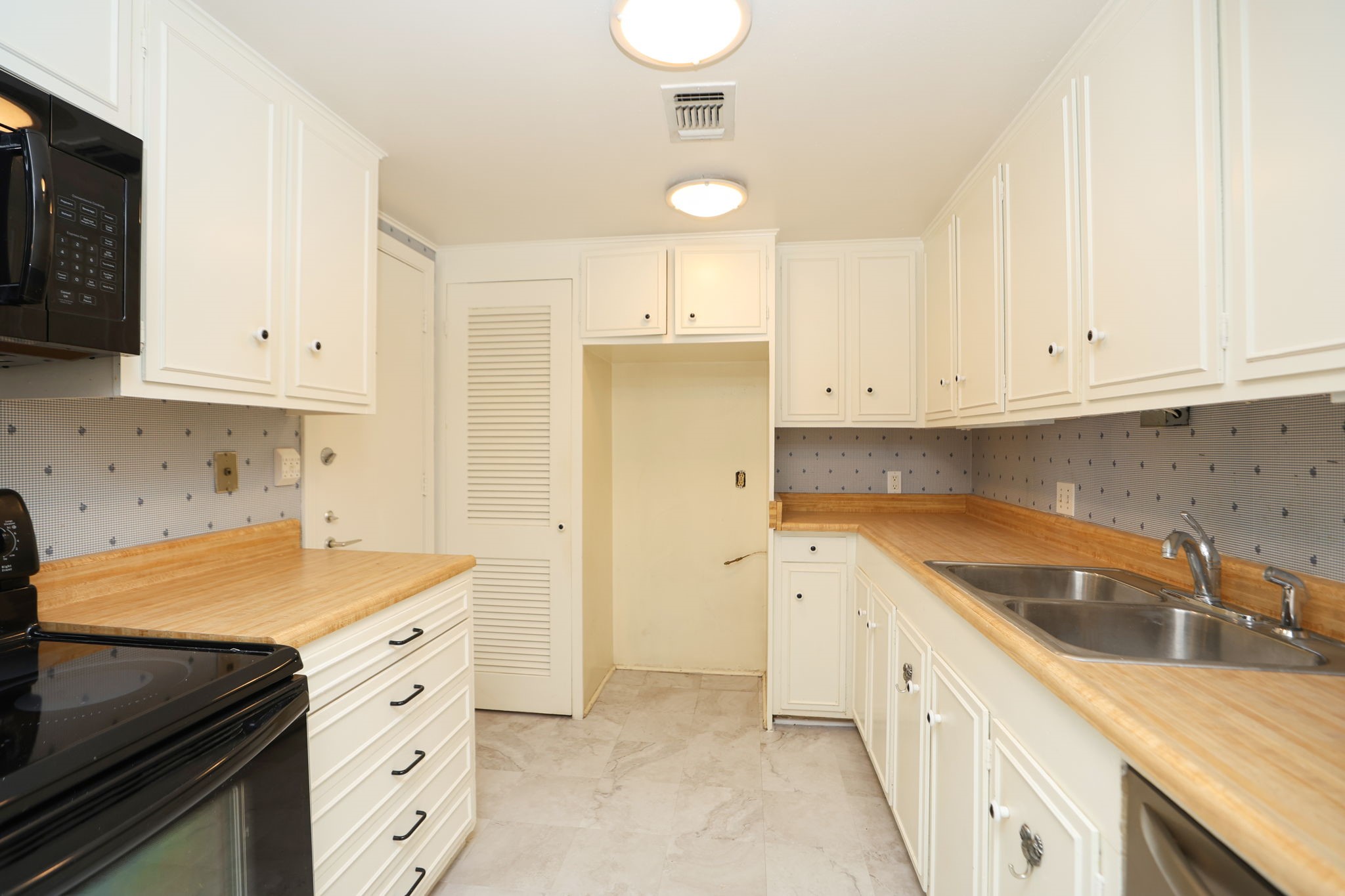 666 South Ripple Creek Drive, Unit 666 Houston, TX 77057 - Photo 13 of 49 a kitchen with granite countertop a sink a stove and cabinets