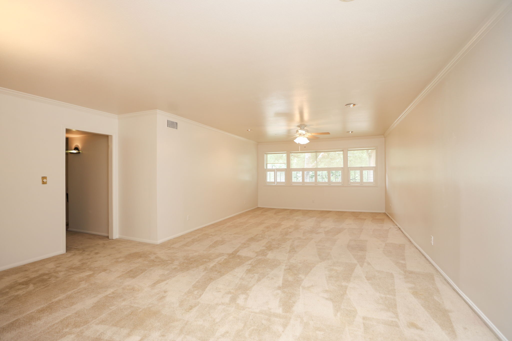 666 South Ripple Creek Drive, Unit 666 Houston, TX 77057 - Photo 15 of 49 a view of an empty room with a window