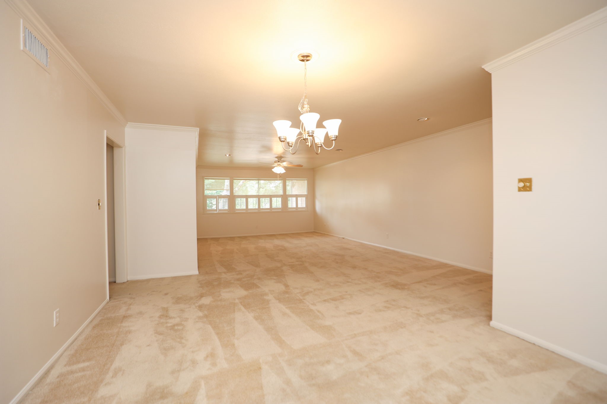 666 South Ripple Creek Drive, Unit 666 Houston, TX 77057 - Photo 16 of 49 a view of a chandelier in big room and chandelier