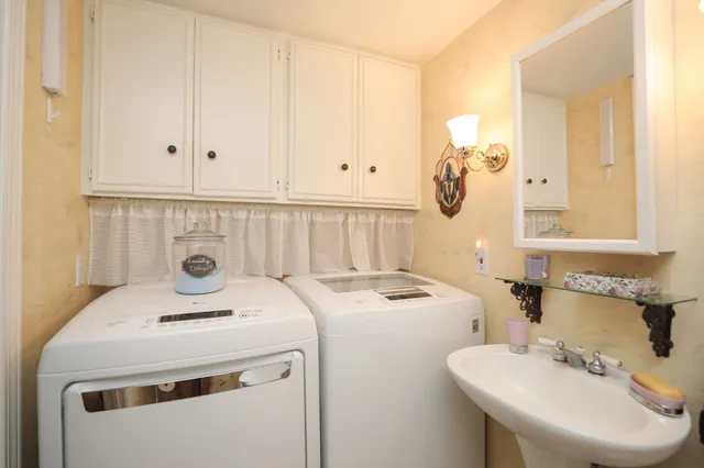 $180,000 | 666 South Ripple Creek Drive, Unit A, Houston, TX 77057