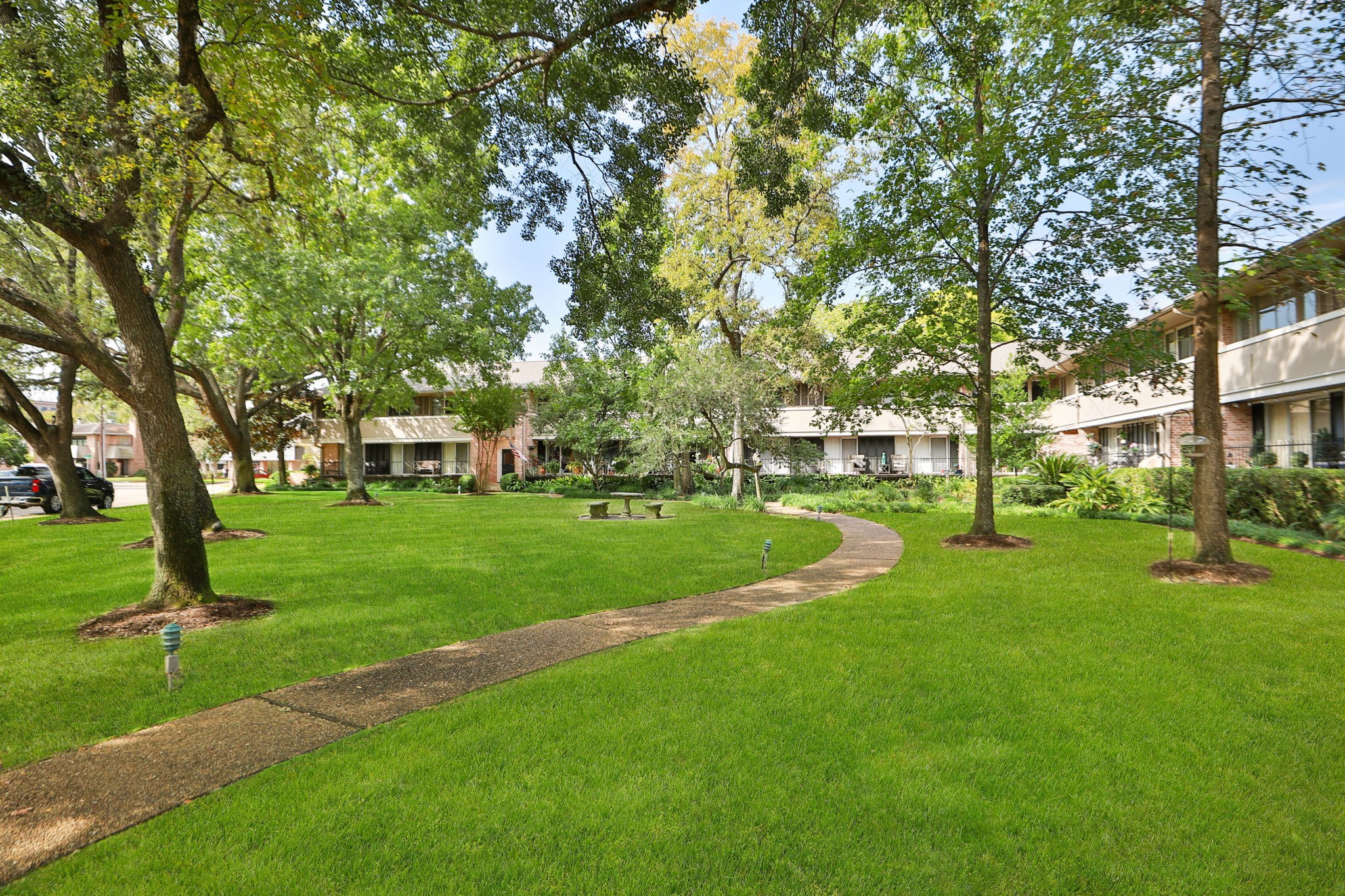 666 South Ripple Creek Drive, Unit 666 Houston, TX 77057 - Photo 3 of 49 a view of house with a garden