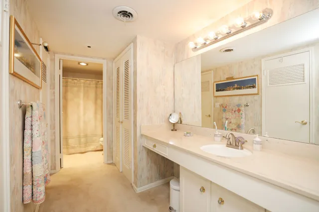 $180,000 | 666 South Ripple Creek Drive, Unit A, Houston, TX 77057