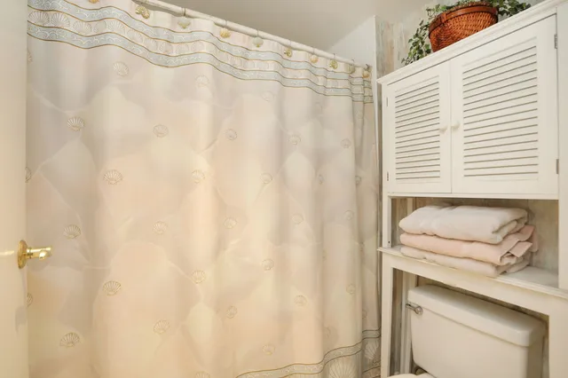 $180,000 | 666 South Ripple Creek Drive, Unit A, Houston, TX 77057