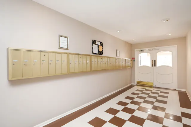 $180,000 | 666 South Ripple Creek Drive, Unit A, Houston, TX 77057