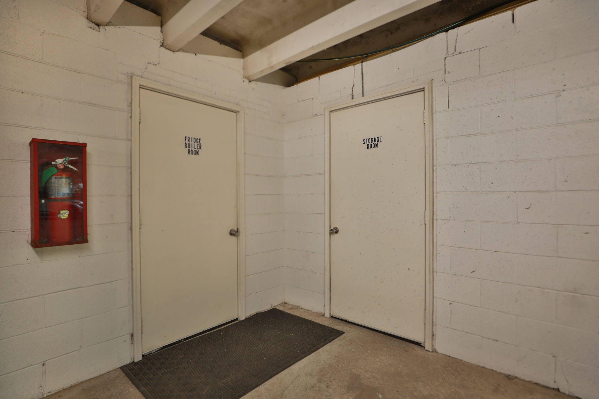 666 South Ripple Creek Drive, Unit 666 Houston, TX 77057 - Photo 39 of 49 a view of an empty room