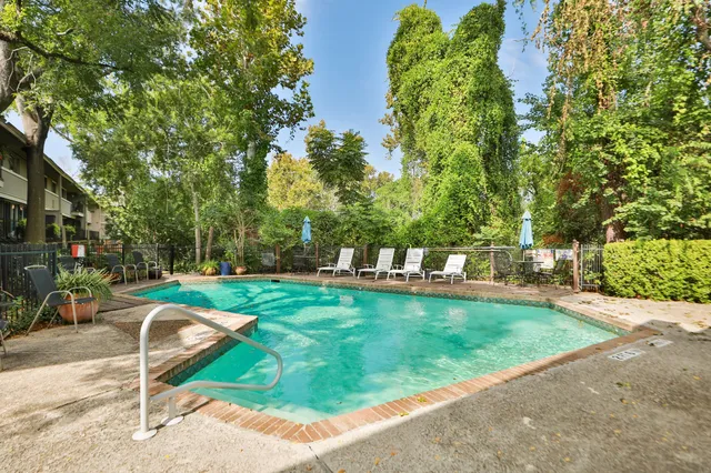 $180,000 | 666 South Ripple Creek Drive, Unit A, Houston, TX 77057