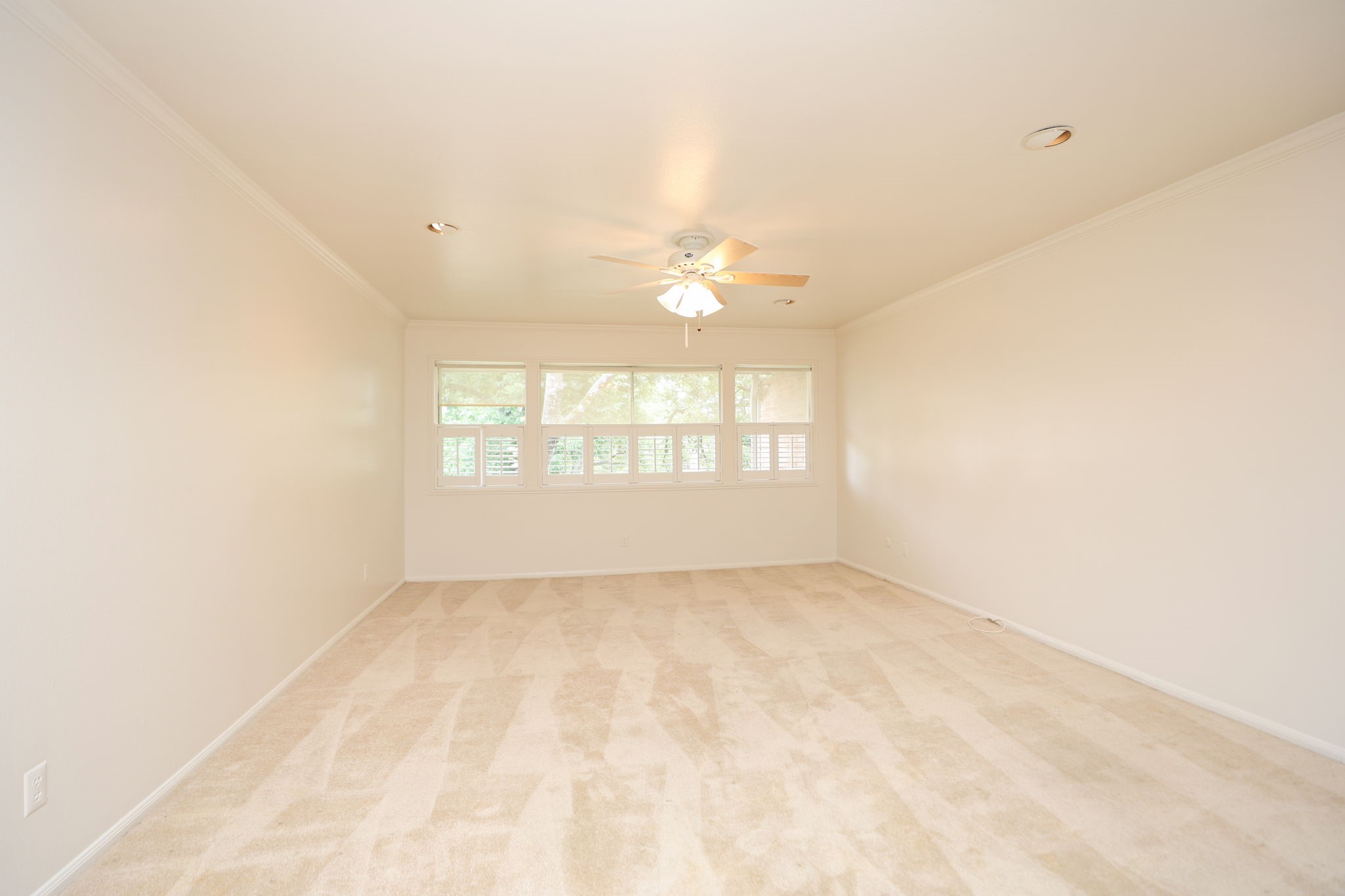 666 South Ripple Creek Drive, Unit 666 Houston, TX 77057 - Photo 8 of 49 a view of an empty room with a window