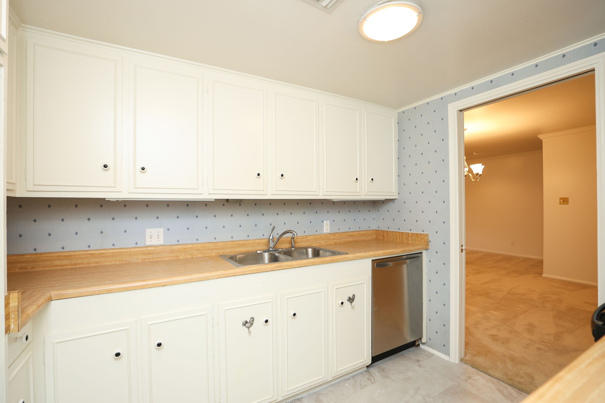 666 South Ripple Creek Drive, Unit 666 Houston, TX 77057 - Photo 9 of 49 a kitchen with white cabinets