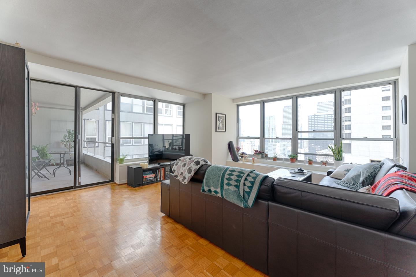 224-30 West Rittenhouse Square, Unit 2501 Philadelphia, PA 19103 - Photo 4 of 24