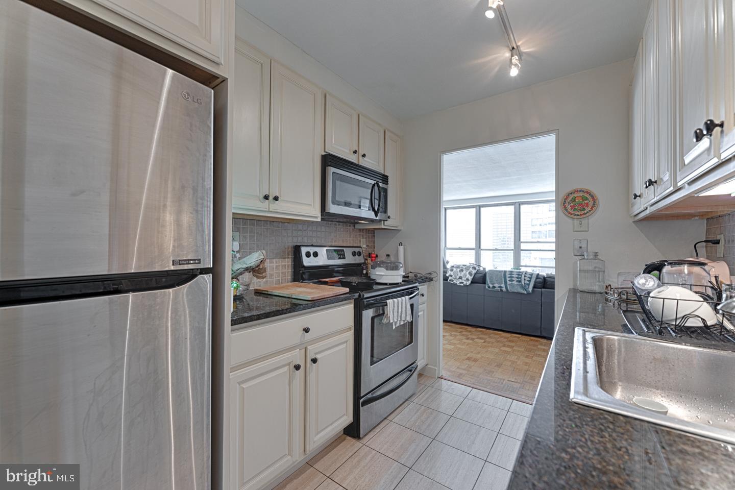 224-30 West Rittenhouse Square, Unit 2501 Philadelphia, PA 19103 - Photo 7 of 24