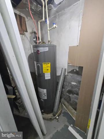 a view of a back yard of the house