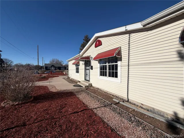a view of residential houses with yard and swimming pool