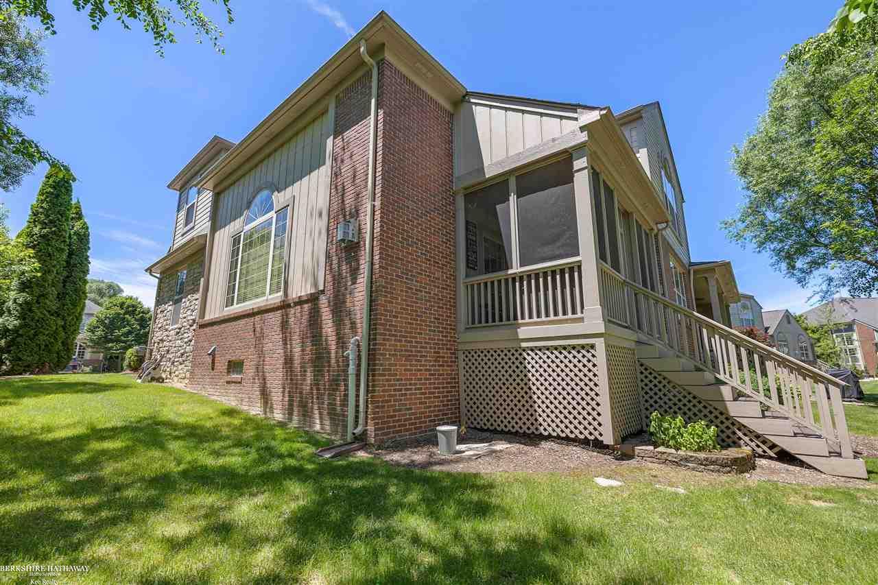 3713 Winding Brk Circle Rochester, MI 48309 - Photo 8 of 64 50079967-9.JPG