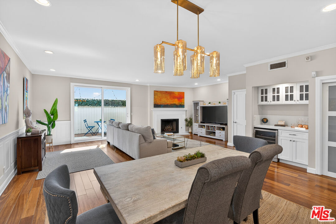 928 11th Street, Unit 2 Santa Monica, CA 90403 - Photo 1 of 46