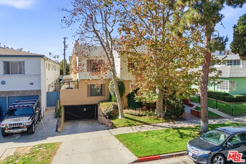 $1,899,000 | 928 11th Street, Unit 2, Santa Monica, CA 90403