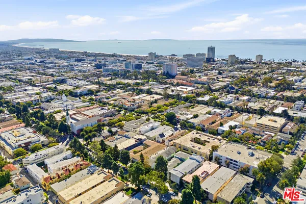 $1,899,000 | 928 11th Street, Unit 2, Santa Monica, CA 90403